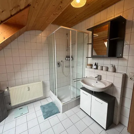 Moderne, Helle & Zentrale Ferienwohnung *